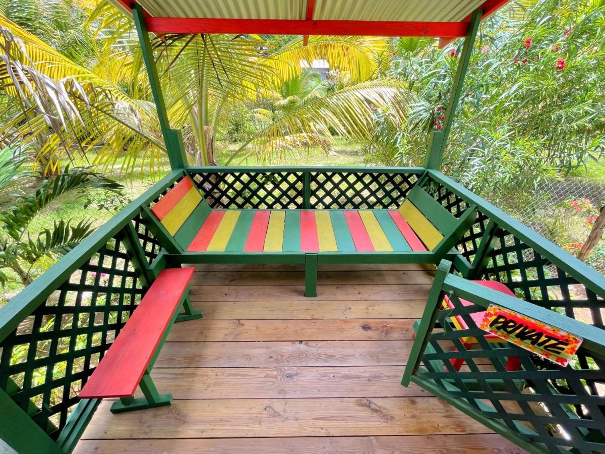 Judy House 2 - Lewis Backpacker Hostel Little Bay Extérieur photo